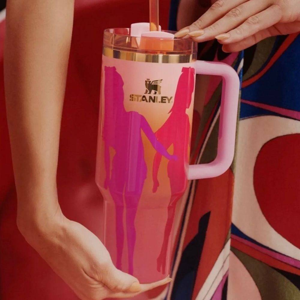 Barbie x Stanley 60s Twist โN Turn 40oz Quencher - Picture 4 of 7